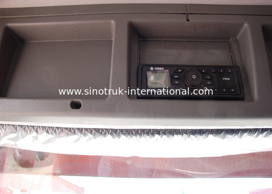 Máy kéo SINOTRUK HOWO LHD 4X2 Euro2 290HP ZZ4187M3511V