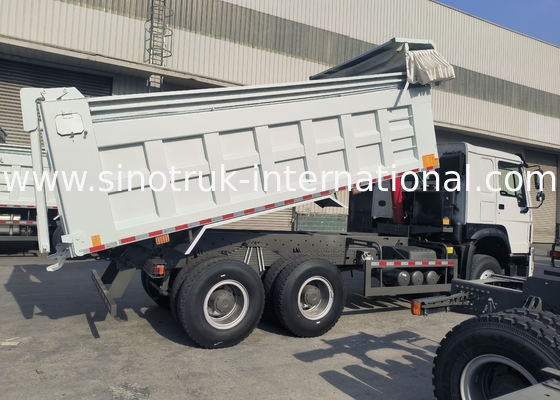 Sinotruk Howo Tipper Dump Truck 380hp 6 × 4 20CBM Trắng Với Bạt tự động