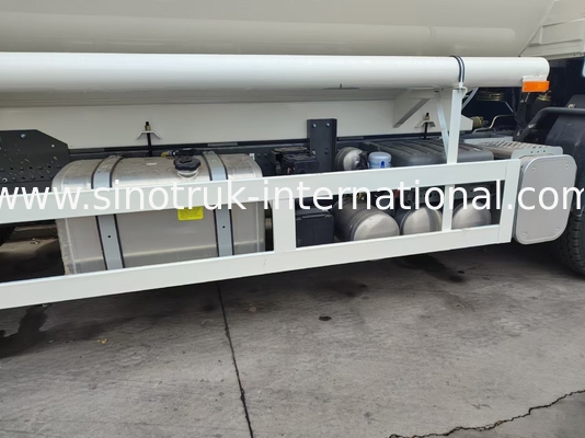 HOWO 25CBM 6 * 4 xe tăng dầu 380HP mã lực mạnh trắng