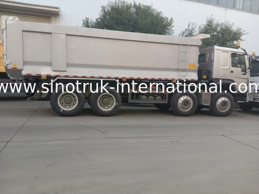 Chiếc xe tải SINOTRUK HOWO 400HP 12 bánh LHD 40Tons 30CBM ZZ3317V3567B1