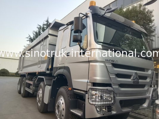 Chiếc xe tải SINOTRUK HOWO 400HP 12 bánh LHD 40Tons 30CBM ZZ3317V3567B1