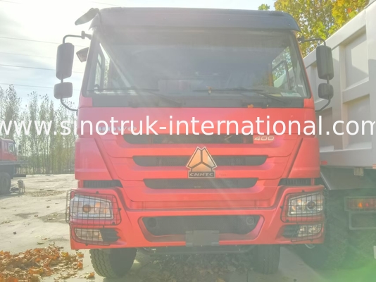 Chiếc xe tải đổ chất thải SINOTRUK HOWO A7 8X4 cho xây dựng ZZ3317V3567B1