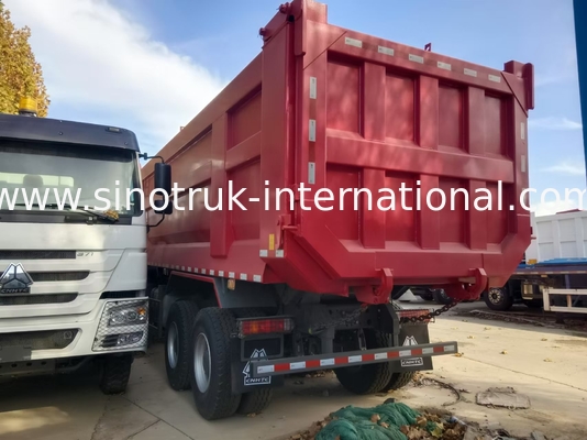 Chiếc xe tải đổ chất thải SINOTRUK HOWO A7 8X4 cho xây dựng ZZ3317V3567B1