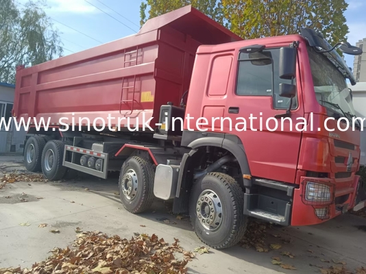 Chiếc xe tải đổ chất thải SINOTRUK HOWO A7 8X4 cho xây dựng ZZ3317V3567B1