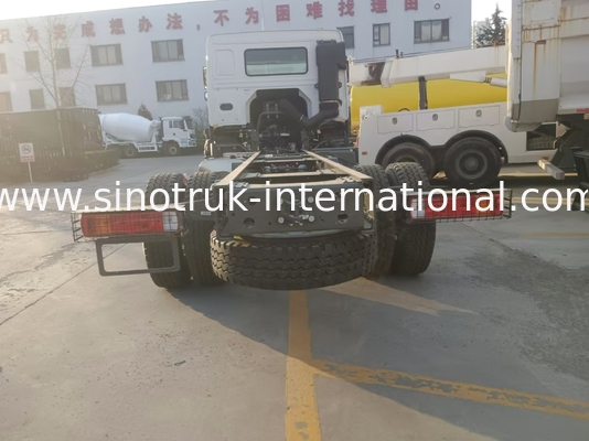 SINOTRUK HOWO Chassis xe tải hàng hóa 16-20 tấn 4X2 LHD 300HP