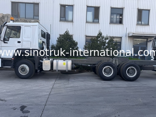 SINOTRUK HOWO Truck Chassis SINOTRUK Engine371HP 6 × 4 RHD Với đèn cảnh báo được sử dụng trong xe tải đổ rác xe tải hàng hóa xe tải nước