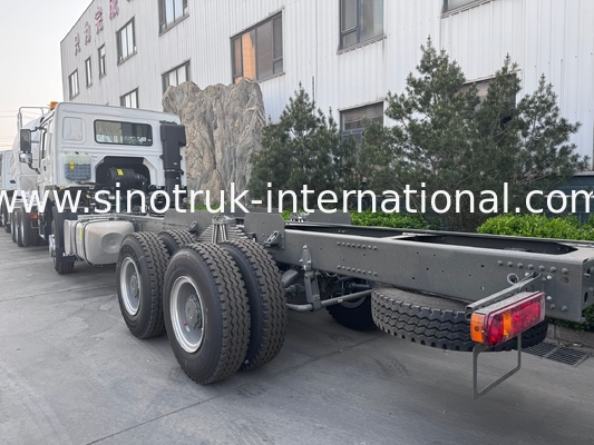 SINOTRUK HOWO Truck Chassis SINOTRUK Engine371HP 6 × 4 RHD Với đèn cảnh báo được sử dụng trong xe tải đổ rác xe tải hàng hóa xe tải nước