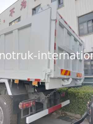 2 hành khách Sinotruk Hohan Tipper Dump Truck Weichai Động cơ 6 × 4 LHD 380HP Với loại hộp số thủ công