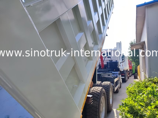 26.91CBM mạnh HOWO TX 8x4 Tipper Dump Truck với bánh xe 12.00R20
