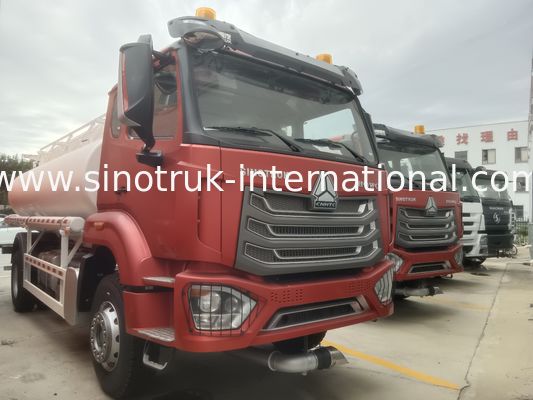 SINOTRUK Oil Transport Hohan Truck With Manhole Cover and Breath Valve 10000L Volume