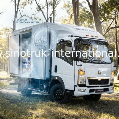 Xe tải thùng lạnh SINOTRUK HOWO 10 tấn màu trắng 140HP LHD