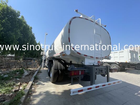 HOWO 8X4 Tank lưu trữ dầu mỏ Xe tải vận chuyển nhiên liệu 35CBM Hai đèn cảnh báo với súng ống