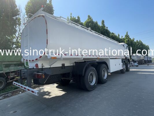 HOWO 8X4 Tank lưu trữ dầu mỏ Xe tải vận chuyển nhiên liệu 35CBM Hai đèn cảnh báo với súng ống