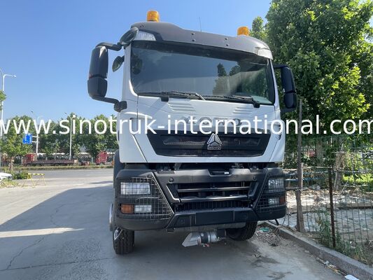 HOWO 8X4 Tank lưu trữ dầu mỏ Xe tải vận chuyển nhiên liệu 35CBM Hai đèn cảnh báo với súng ống