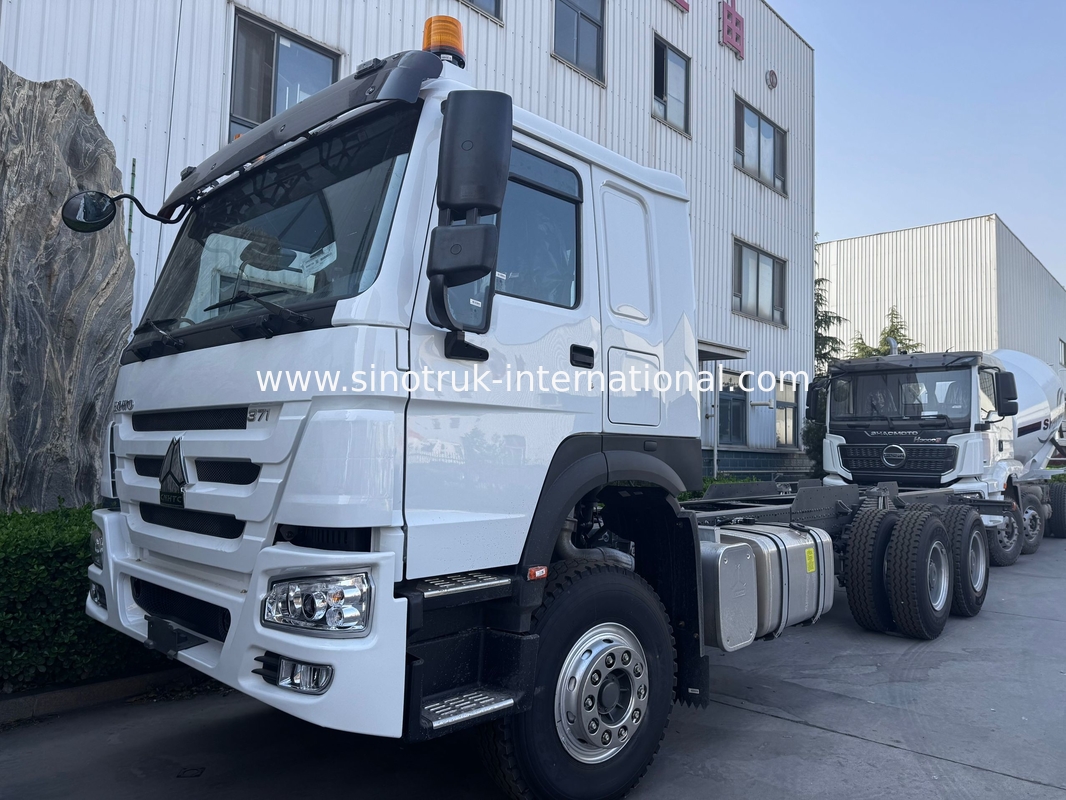 SINOTRUK HOWO Truck Chassis SINOTRUK Engine371HP 6 × 4 RHD Với đèn cảnh báo được sử dụng trong xe tải đổ rác xe tải hàng hóa xe tải nước