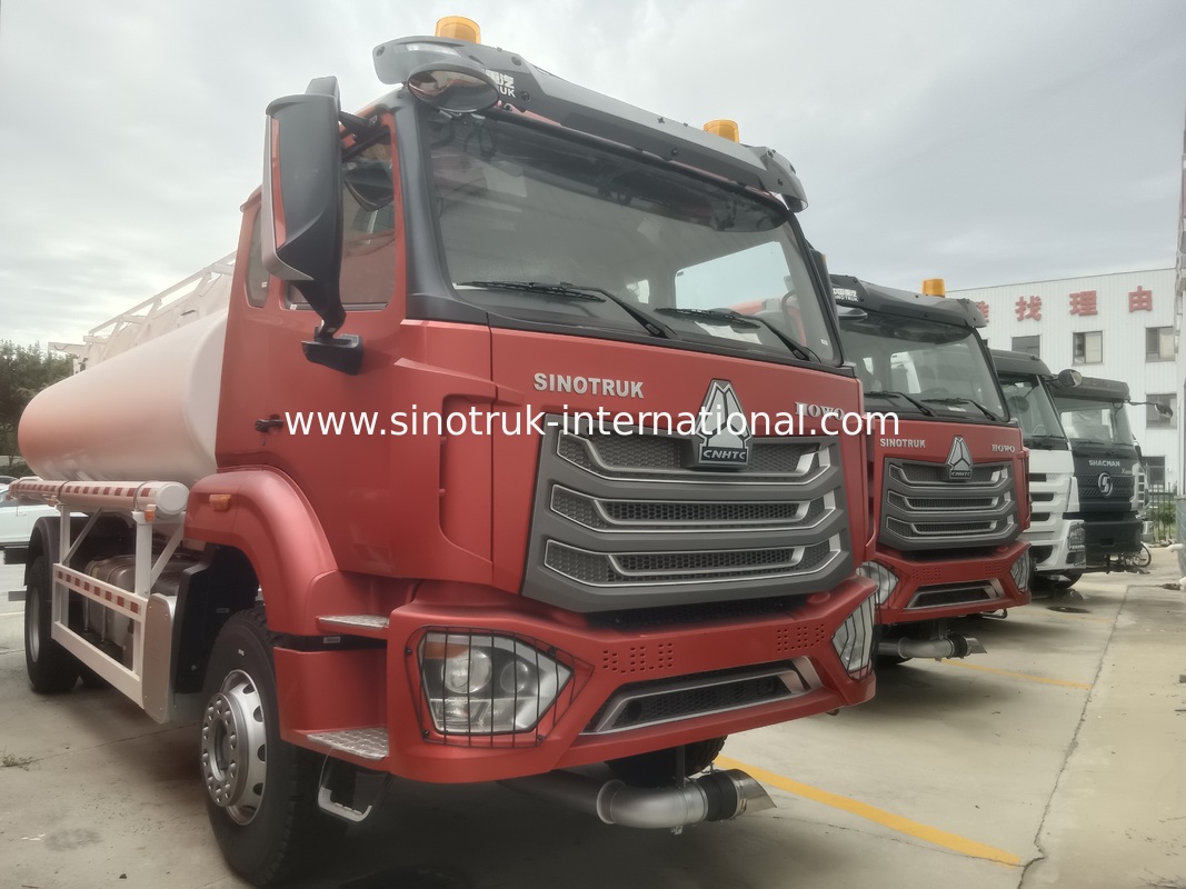 SINOTRUK Oil Transport Hohan Truck With Manhole Cover and Breath Valve 10000L Volume