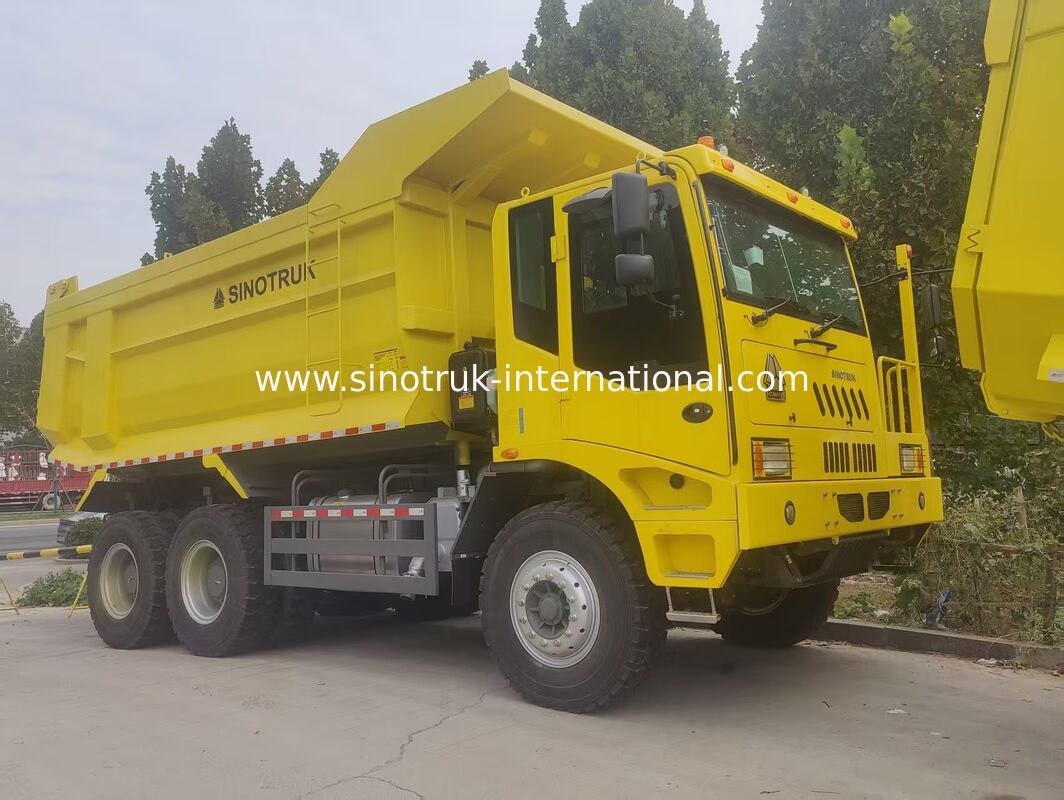 Xe tải tự đổ khai thác Sinotruk với mô hình truyền động 6x4 động cơ 430 mã lực và hộp chở hàng có độ dày đáy 16mm