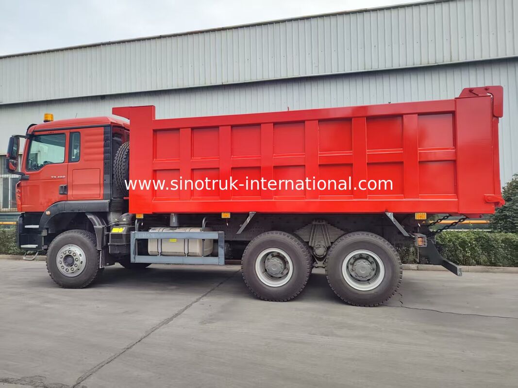 Xe tải 6x4 HOWO TX có hiệu suất cao, thân xe màu đỏ, động cơ 400hp, container 20CBM, vận chuyển hạng nặng 60 tấn