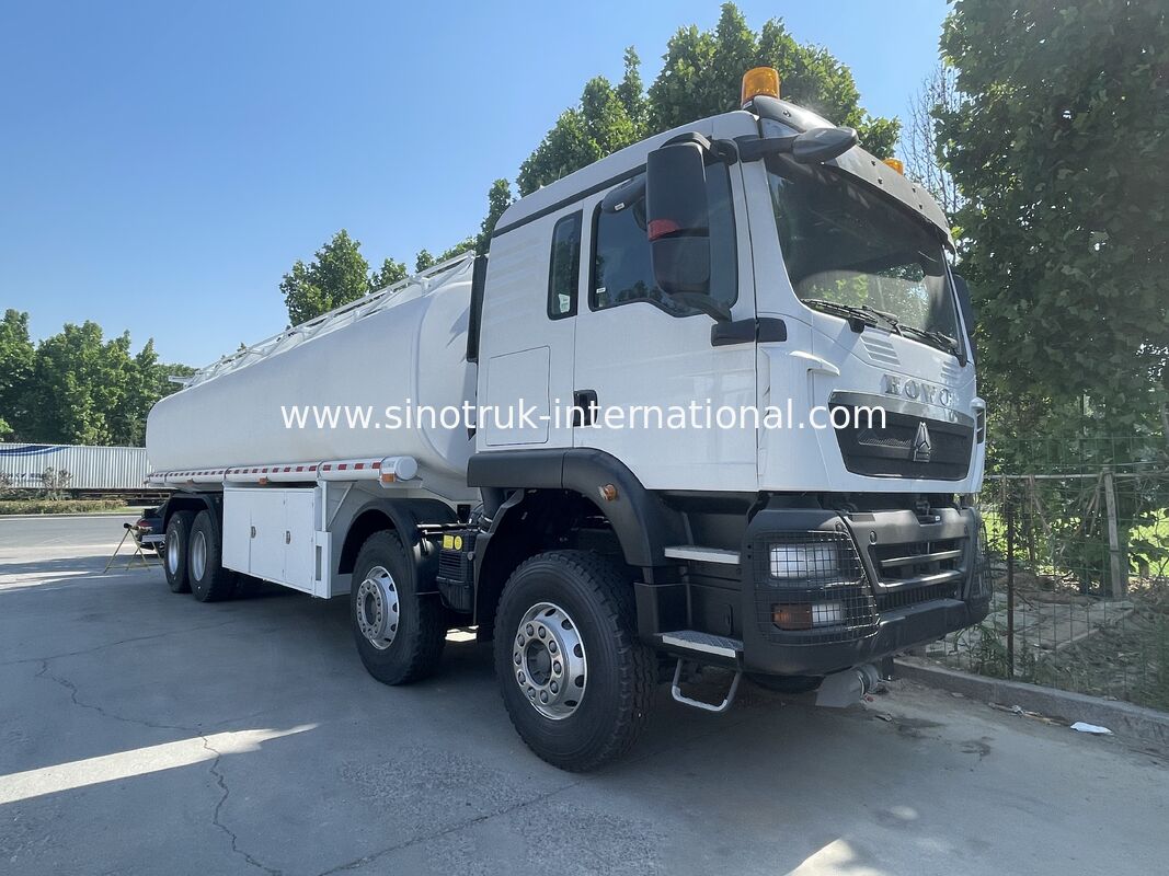 HOWO 8X4 Tank lưu trữ dầu mỏ Xe tải vận chuyển nhiên liệu 35CBM Hai đèn cảnh báo với súng ống