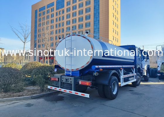 SINOTRUK HOWO 4x2 300HP Chassis màu xanh với thân xe bể nước 10m3