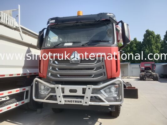 Xe tải tự đổ Sinotruk NX có động cơ 371HP, công suất 40-50T và dẫn động 8×4 dành cho vận tải hạng nặng màu đỏ